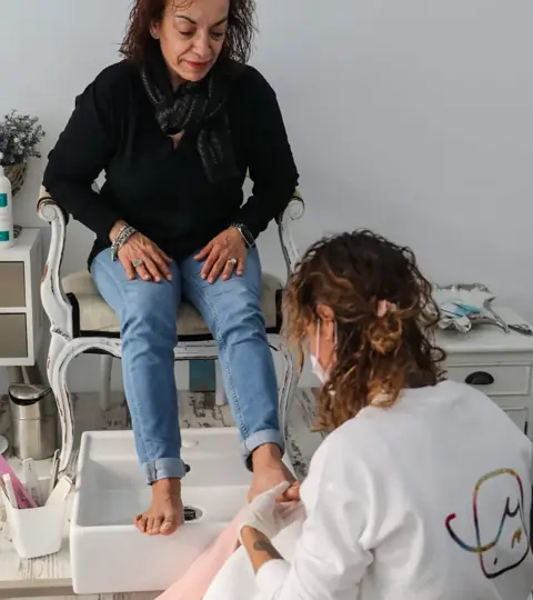 A relaxing pedicure — reference photograph